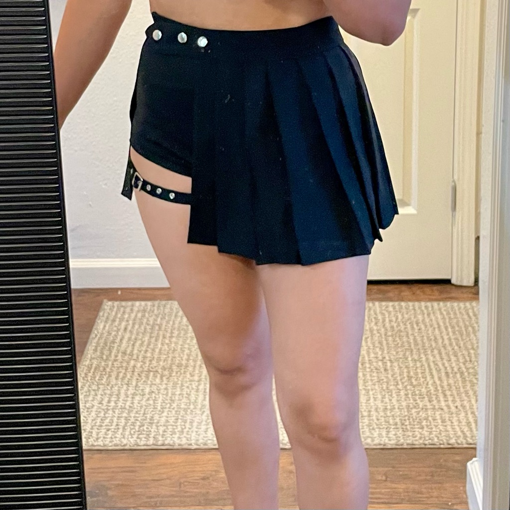 Source Unknown Black Pleated Mini Skirt With Studded Hip Strap